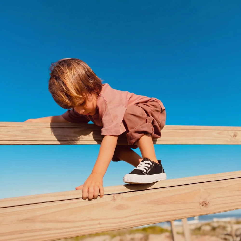 Kids Barefoot Shoes – Lightweight Breathable Sneakers with Flexible Non-Slip Soles